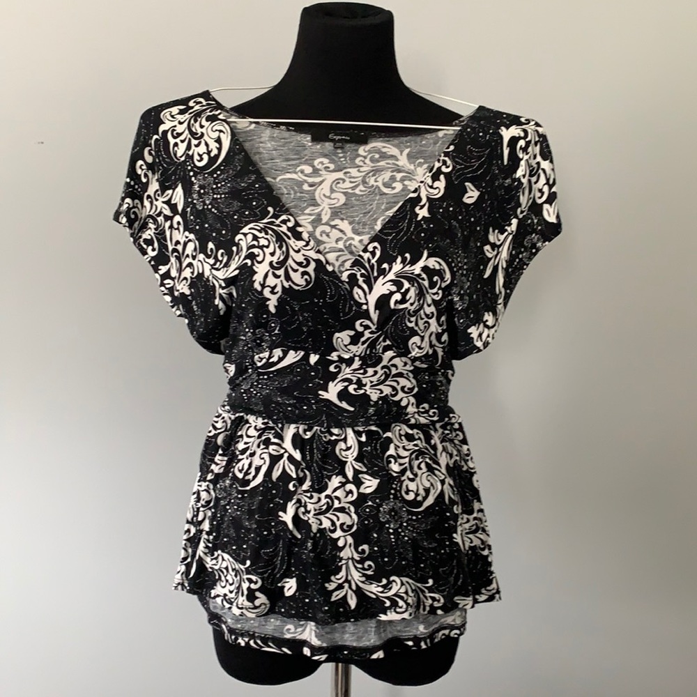 Express black & white shirt! Excellent used condition. Barely worn. Size XS